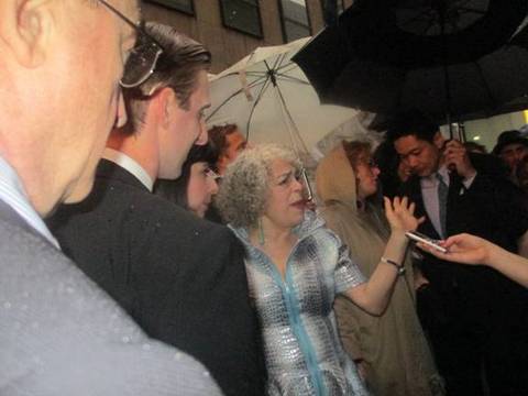 http://www.theaterscene.net/ts/articles.nsf/ee4b6532b4f6832b85256c73008186f5/87c436828320097485257b8300570636/Body/0.98C2?OpenElement&FieldElemFormat=jpg
